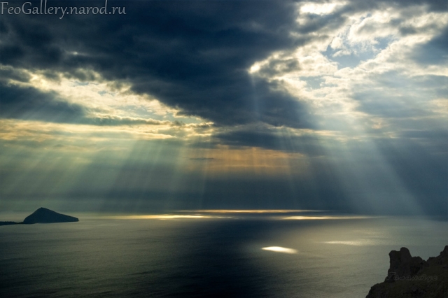 Фото Крым. Вид на море, скалу хребта Хаба-Тепе