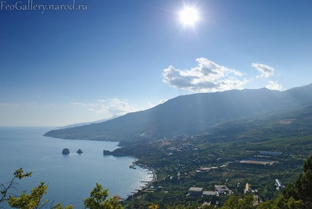 Фото Крым. Вид с горы Аю-Даг на посёлок Гурзуф