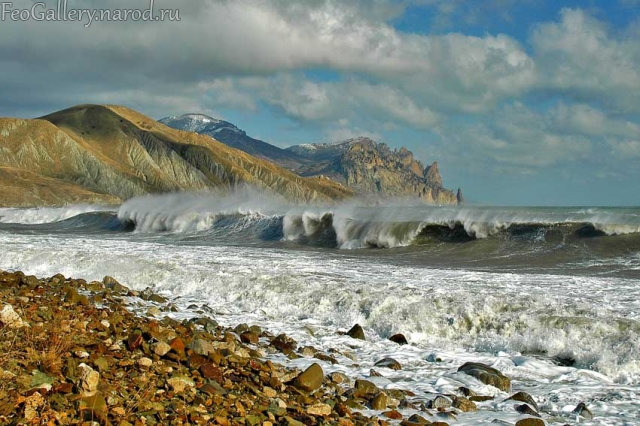 Фото Крым. Вид на Карадаг с берега Лисьей бухты