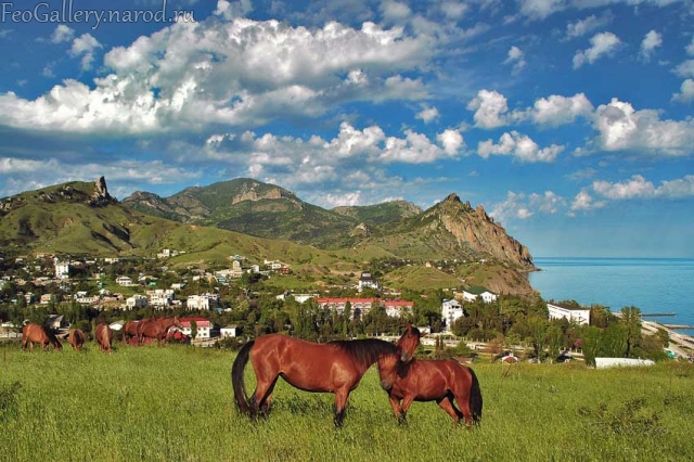 Фото Крым. Вид на поселок Курортное и Карадаг